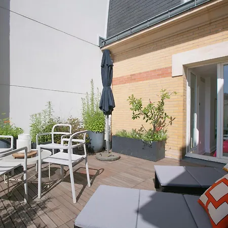 Апартаменты Magnificient 2 Bedrooms With Terrace Next To Champs-elysees - Pc62b *