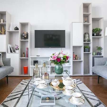 Апартаменты Magnificient 2 Bedrooms With Terrace Next To Champs-elysees - Pc62b *
