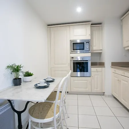 Апартаменты Magnificient 2 Bedrooms With Terrace Next To Champs-elysees - Pc62b Париж