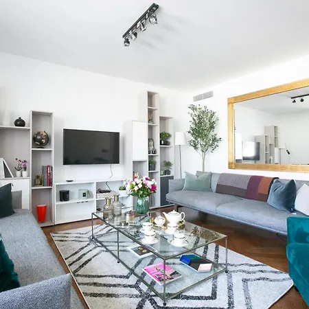 Magnificient 2 Bedrooms With Terrace Next To Champs-elysees - Pc62b Париж