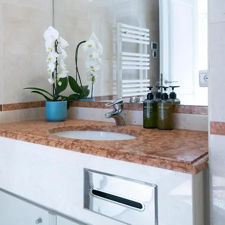 Magnificient 2 Bedrooms With Terrace Next To Champs-elysees - Pc62b Апартаменты