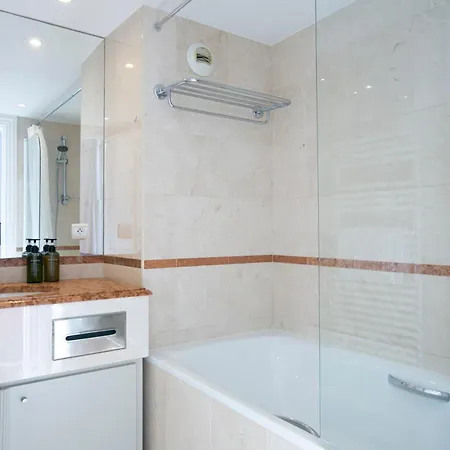 Magnificient 2 Bedrooms With Terrace Next To Champs-elysees - Pc62b