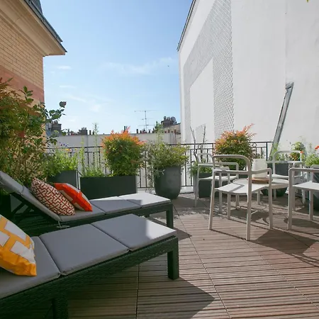 Magnificient 2 Bedrooms With Terrace Next To Champs-elysees - Pc62b