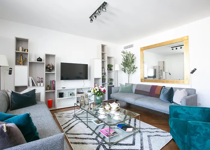 Magnificient 2 Bedrooms With Terrace Next To Champs-elysees - Pc62b パリ
