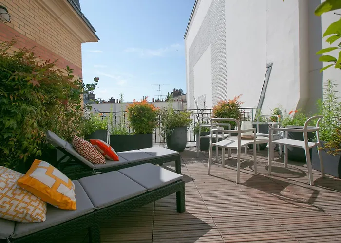 Magnificient 2 Bedrooms With Terrace Next To Champs-elysees - Pc62b